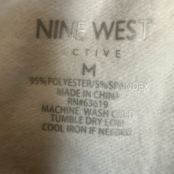 Nine West size medium comfy, quilted, white active shorts with pockets! - Picture 9 of 11